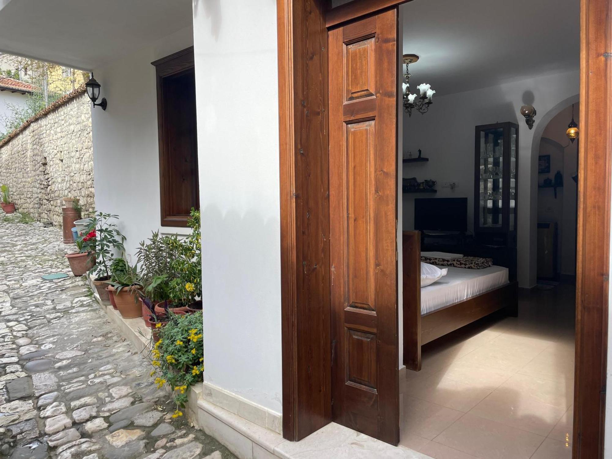 Apartment Altin In Old Town Μπεράτ Εξωτερικό φωτογραφία