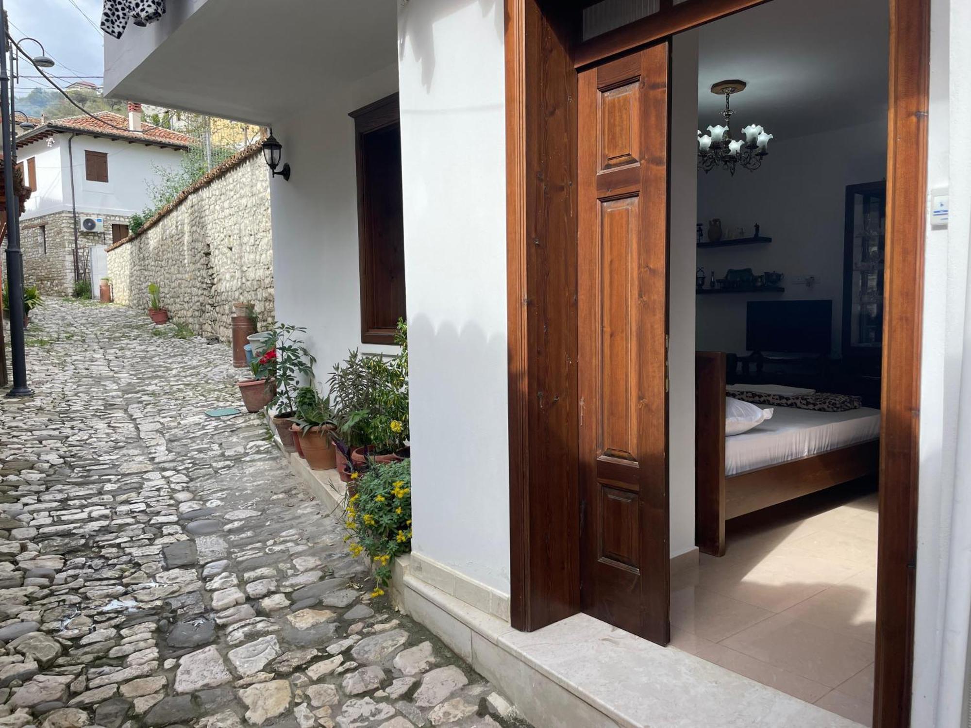 Apartment Altin In Old Town Μπεράτ Εξωτερικό φωτογραφία